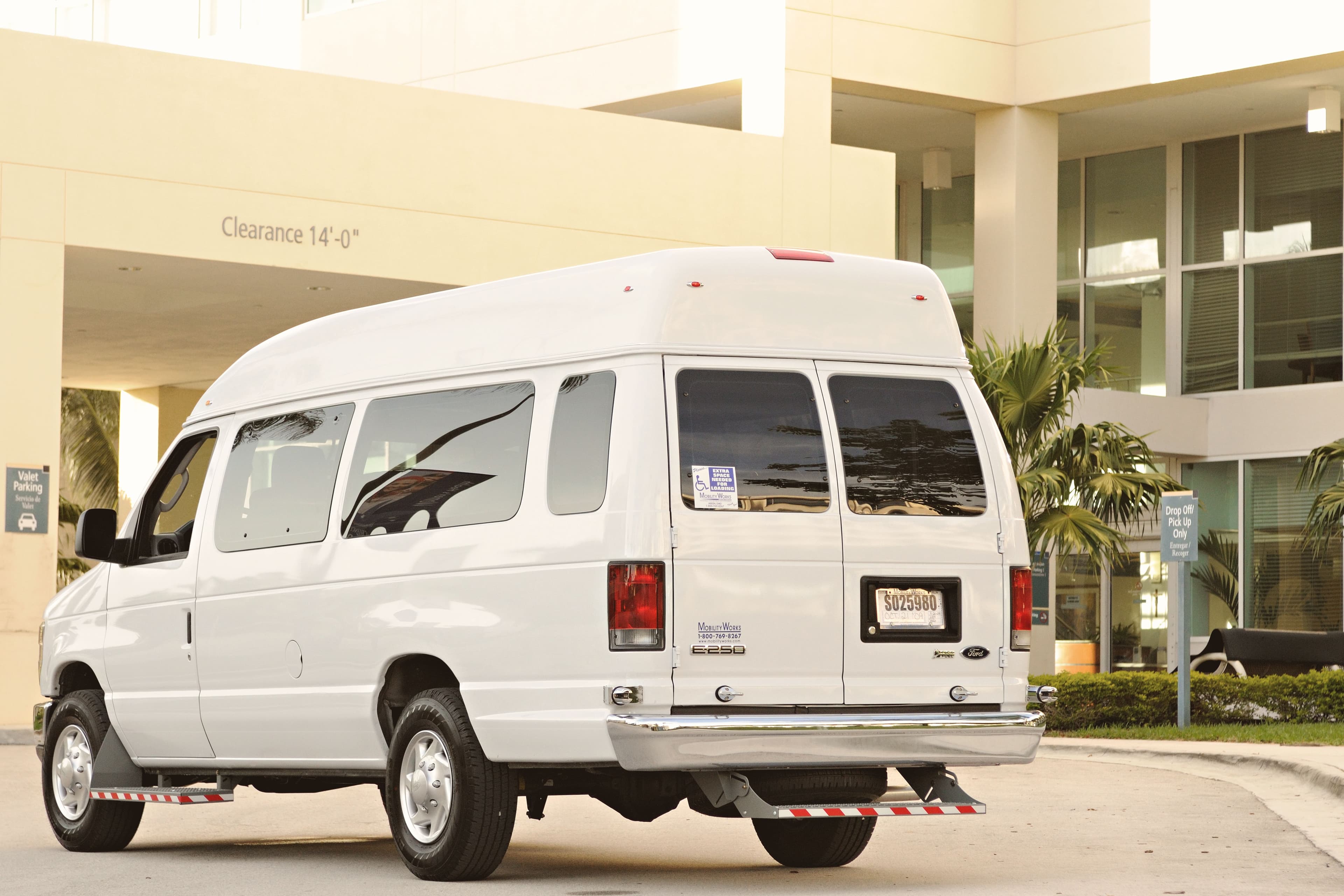 Force Urbania 17 Seater